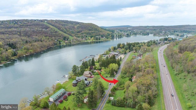 938 Deep Creek Dr, Mc Henry