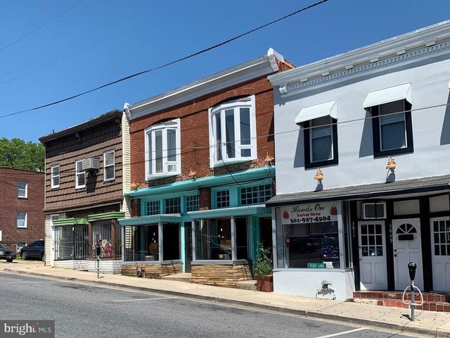 3815 34th St #floor 2, Mount Rainier