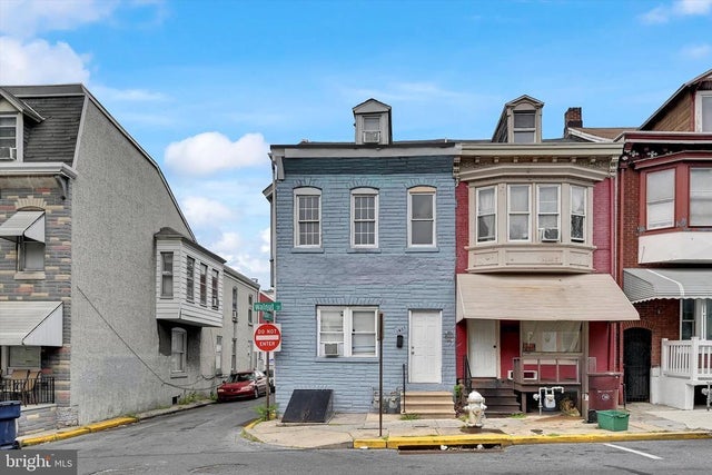 1027 Walnut St, Reading