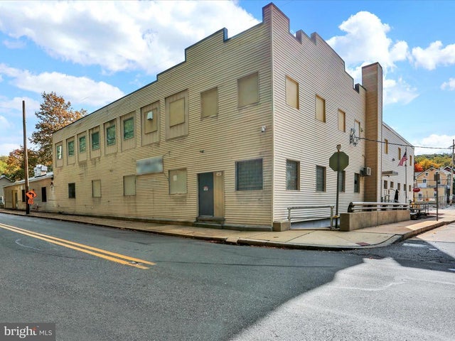 11 Main St, Mohnton