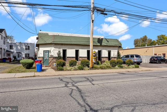 2271 E Farragut Ave, Bristol