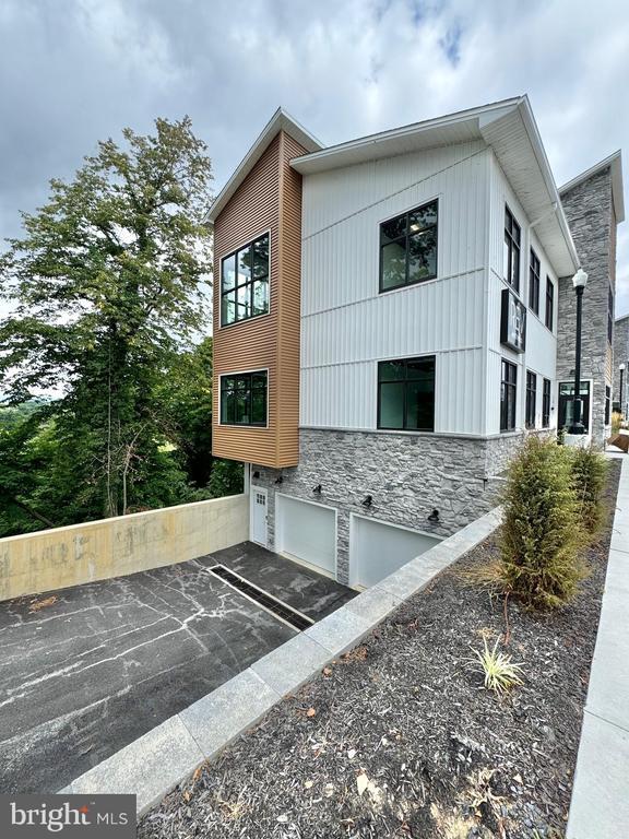 3900 Market, Camp Hill