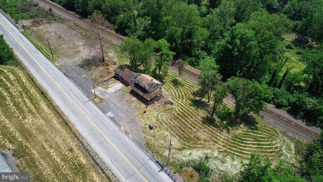 1864 Riverview Rd, Dauphin