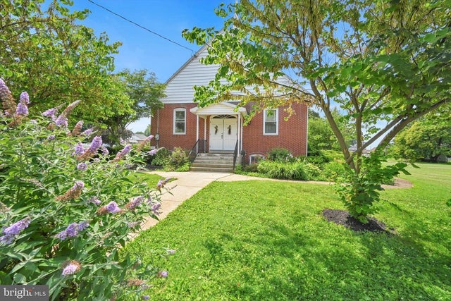 2100 Manor Ridge Dr, Lancaster