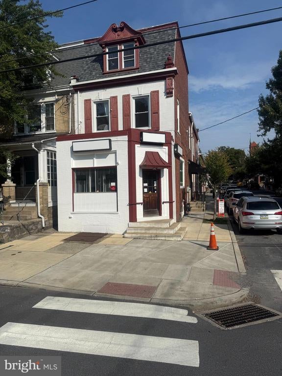 601 W Lemon St, LANCASTER