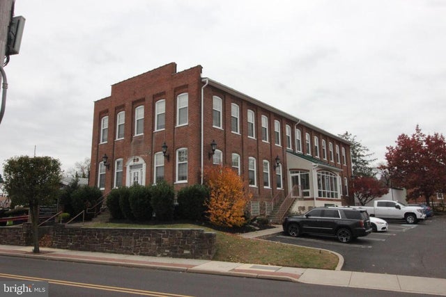 21 E Lincoln Ave, Hatfield