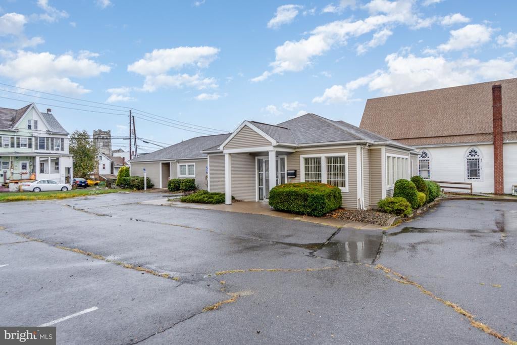 135 E 3rd St, MOUNT CARMEL