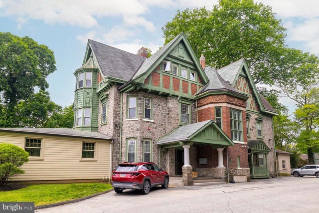 143 W Walnut Ln, Philadelphia