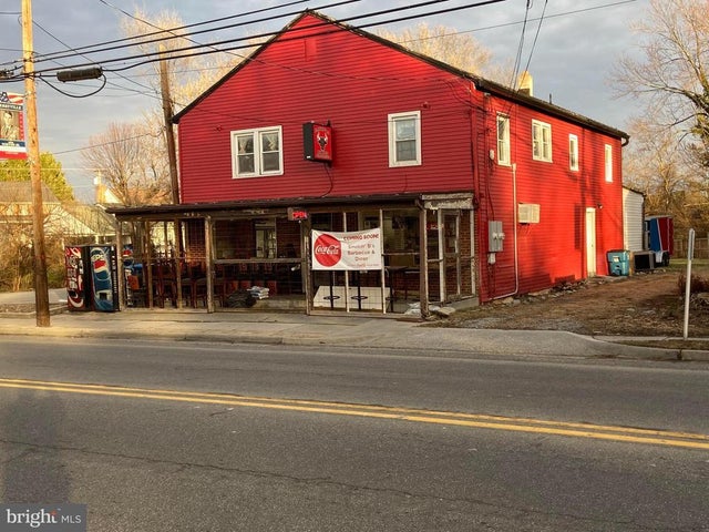 304 N Buckmarsh St #b, Berryville