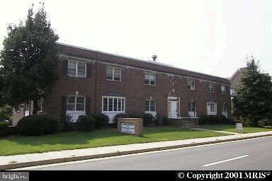 210 E Broad St, Falls Church