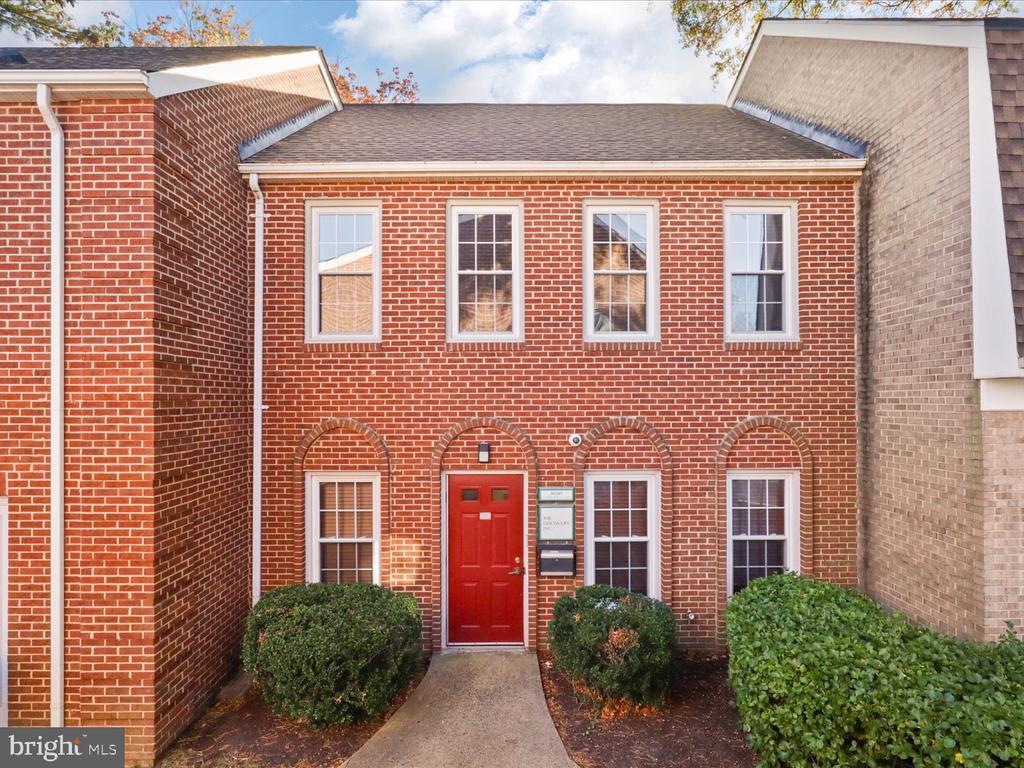 10345 Democracy Ln, FAIRFAX