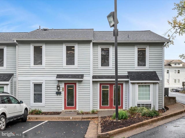 706 S King St S #8, Leesburg