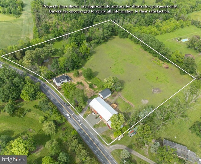 639 Old Airport Rd, Douglassville