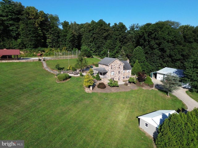 1323 Couchtown Rd, Loysville