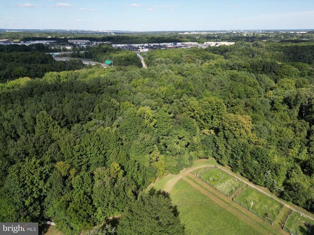 14 Patterson Ln, Newark