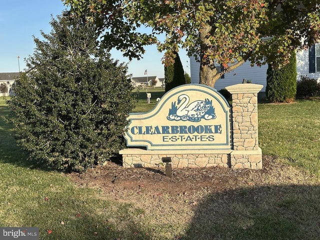 602 N Winding Brooke Dr, Seaford