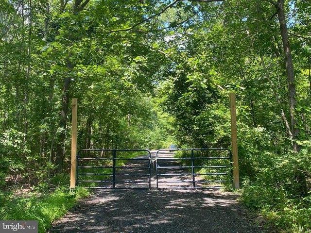 5277 Cedar St, West River