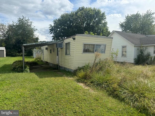 236 Main St, Warwick