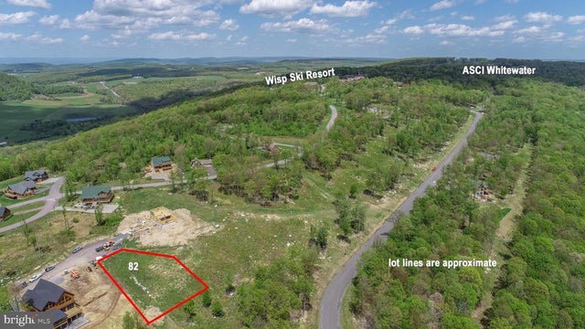 82 Summer Camp Ln, Mc Henry