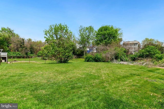 302 Highland Ave, Rockville