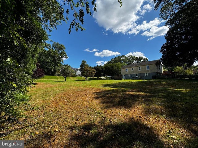 2 Piping Rock Dr, Silver Spring