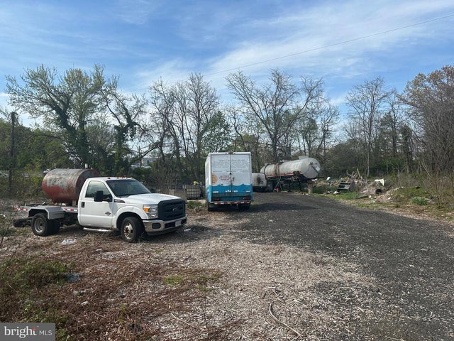 2017 County Rd, District Heights