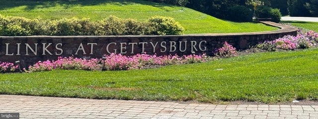 8 N Chamberlain Ct, Gettysburg