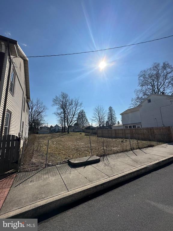 136 E Locust St, Mechanicsburg