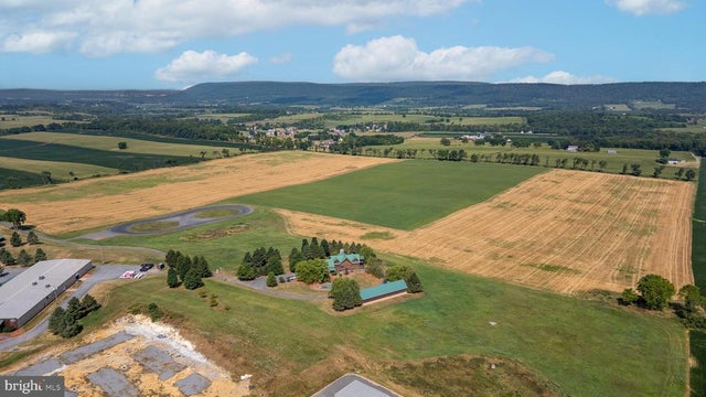 107 Yearicks Blvd, Centre Hall