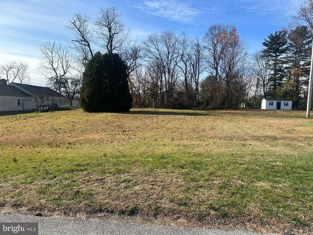 809 Meadowbrook Dr, Coatesville