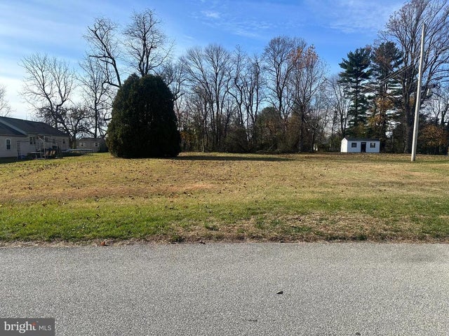 809 Meadowbrook Dr, Coatesville