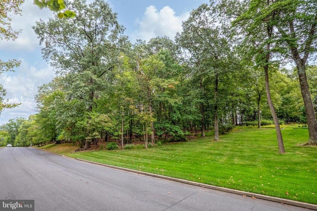 2550 Ballybunion, Center Valley