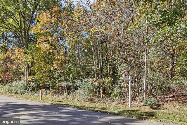 32 Cedar Dr, Sterling