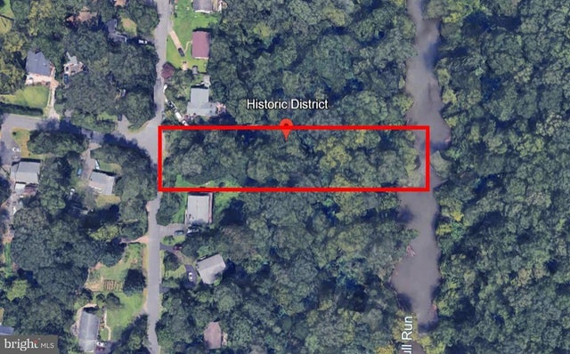 7823 Lake Dr, Manassas