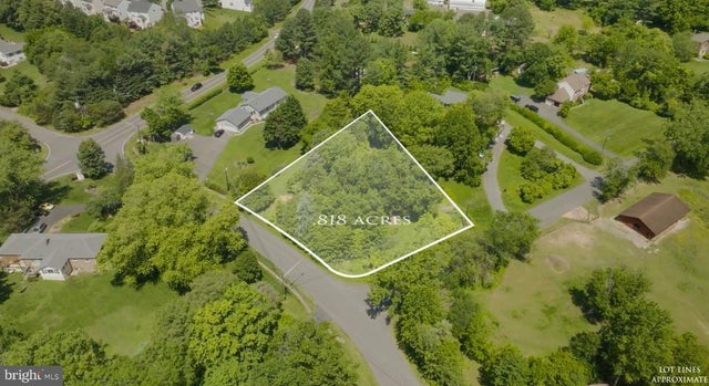 8130 Hillcrest Dr, Manassas