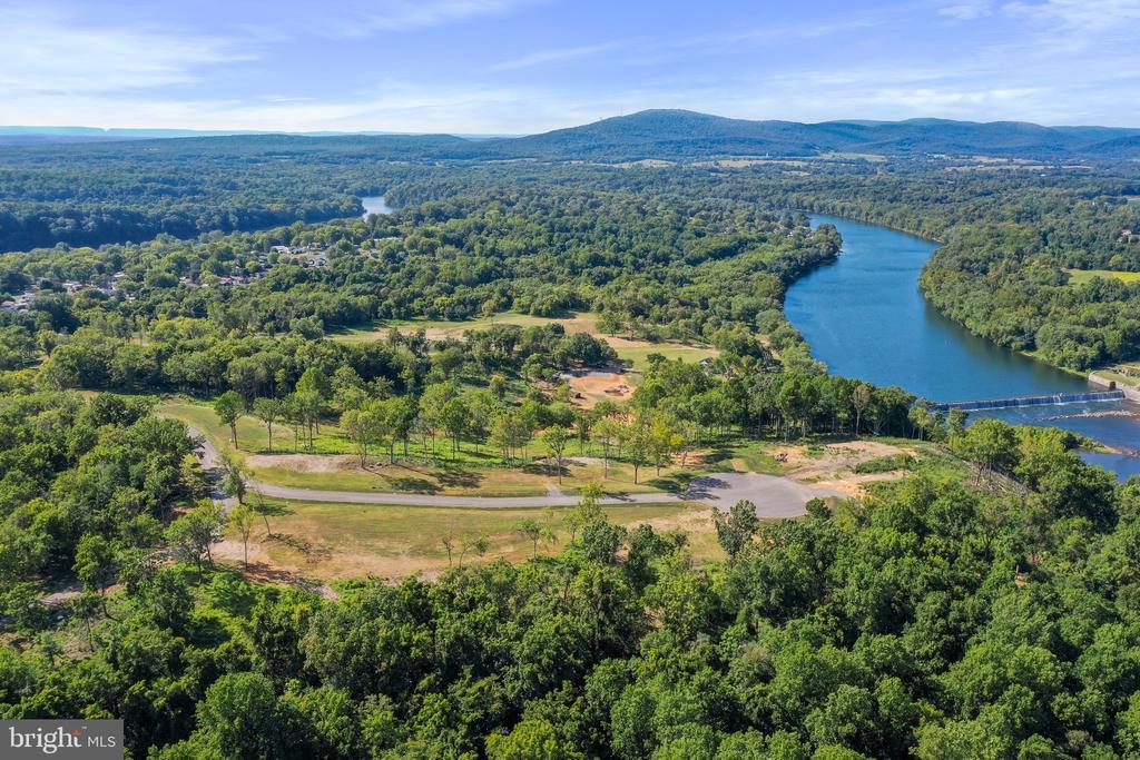 Bella Vista Subdivision Section 2, Lot 24, FALLING WATERS WV