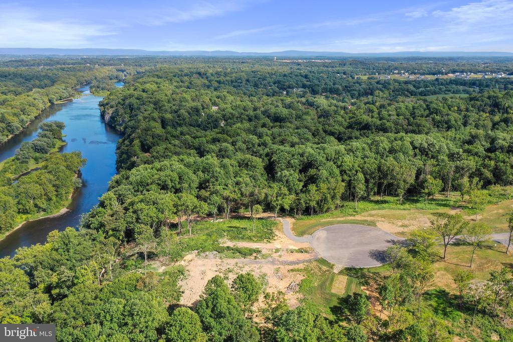 Bella Vista Subdivision Section 2, Lot 29, FALLING WATERS WV