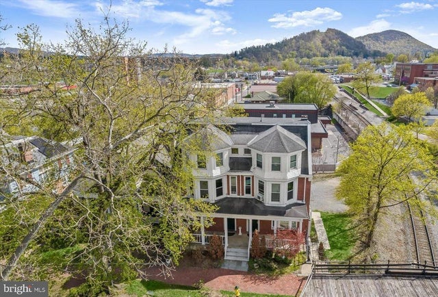 312 Washington St, Cumberland