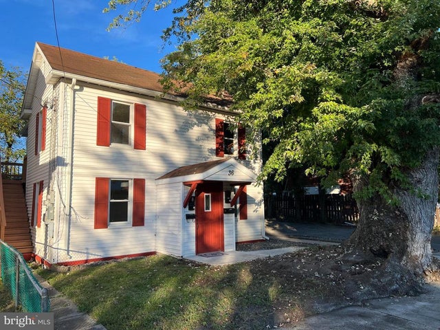 36 E Roberts St, Cumberland