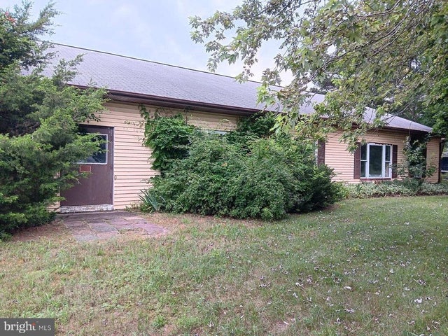 25548 Hill Rd, Greensboro