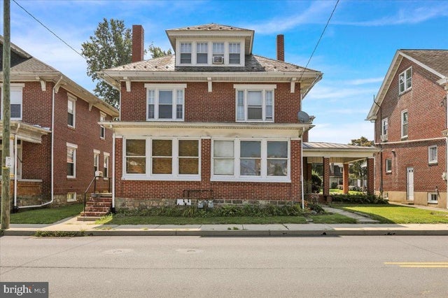 126-128 E Main St, Fleetwood