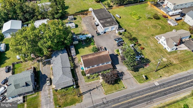 2321 Edgely Rd, Levittown