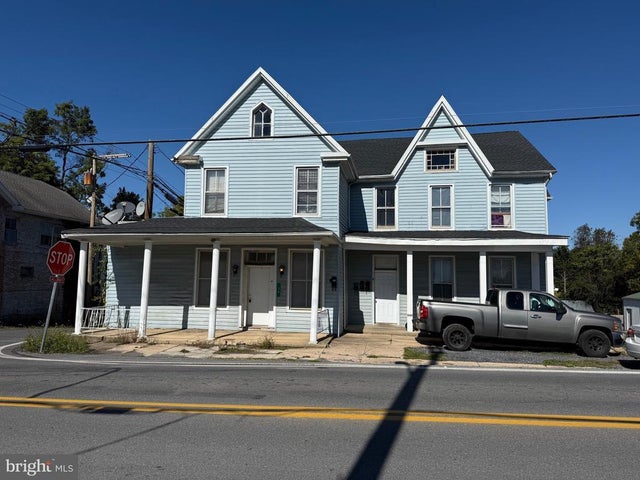 8 Coldspring Rd, Fayetteville