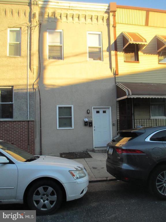 1253 S 27th St, Philadelphia
