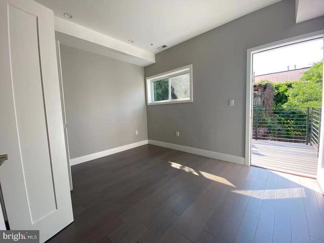 606 N 11th St, Philadelphia