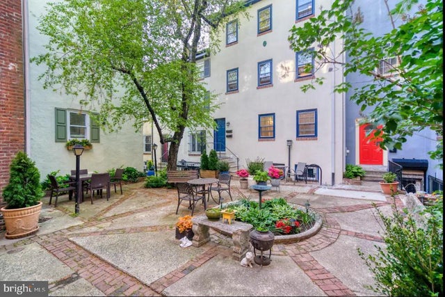 1026-#6 Pine St, Philadelphia