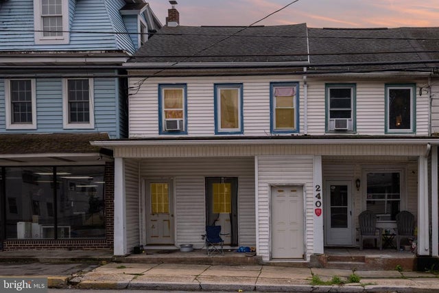 240 E Grand Ave, Tower City