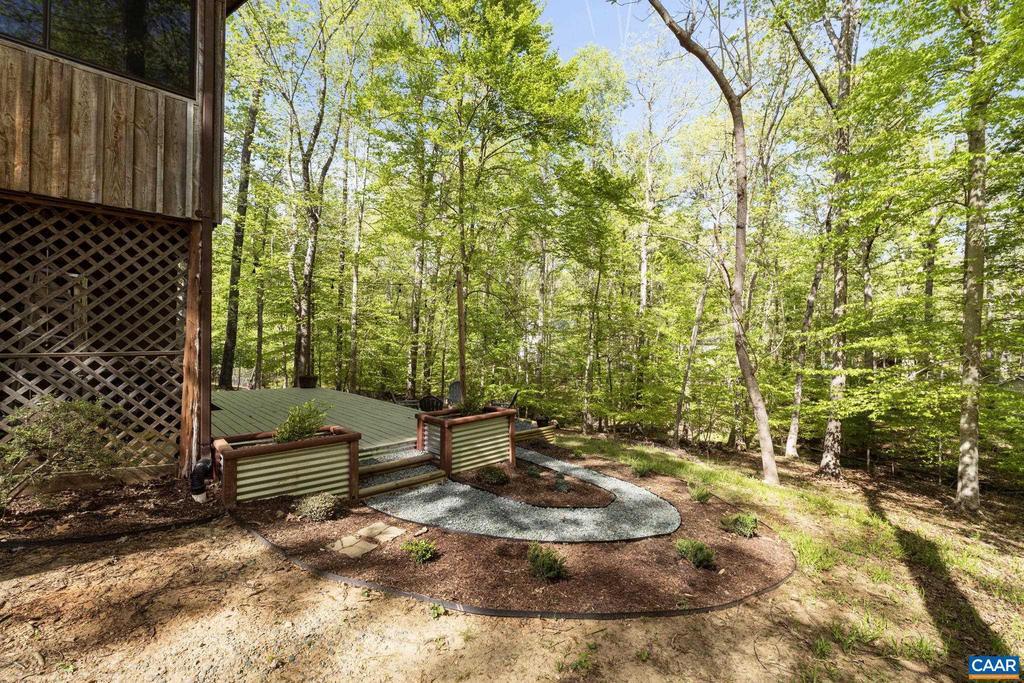 17 Dogleg Rd, PALMYRA VA PALMYRA Log Cabin Homes For Sale