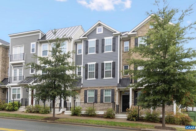 1042 Old Trail Dr, Crozet