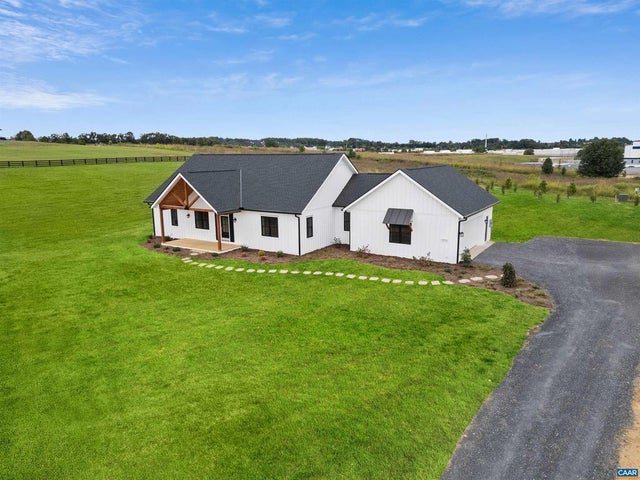 1416 Ladd Rd, Waynesboro